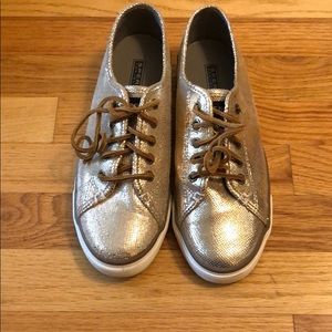 Gold shiny Sperry ✨
